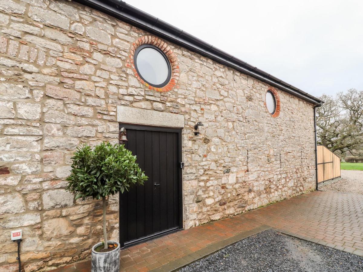 The Old Workshop Villa Denbigh Bagian luar foto